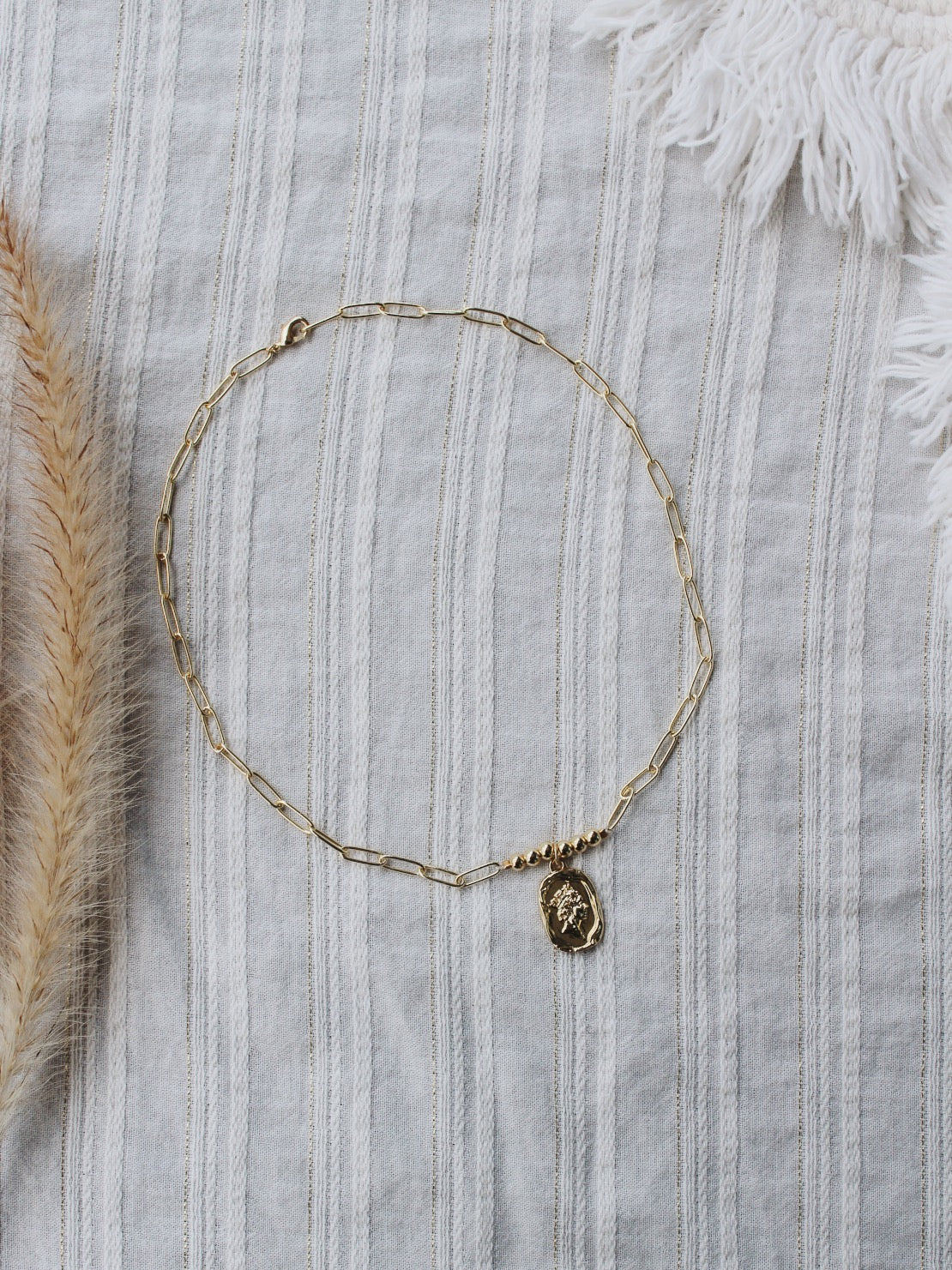 Queen Choker